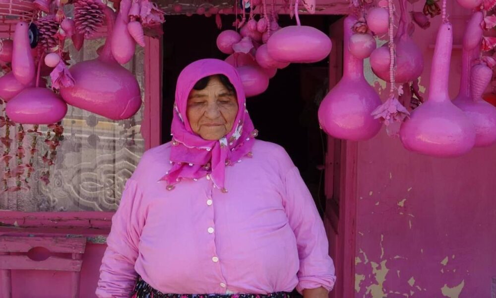 Adeta Ispartalı Barbie! 75 yaşındaki Sakine teyzeyle ilgili yorumlar kırdı geçirdi