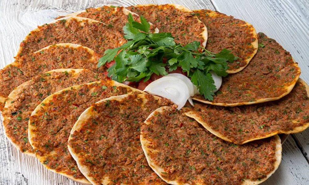 Çıtır çıtır yenir: Lahmacun tanımı