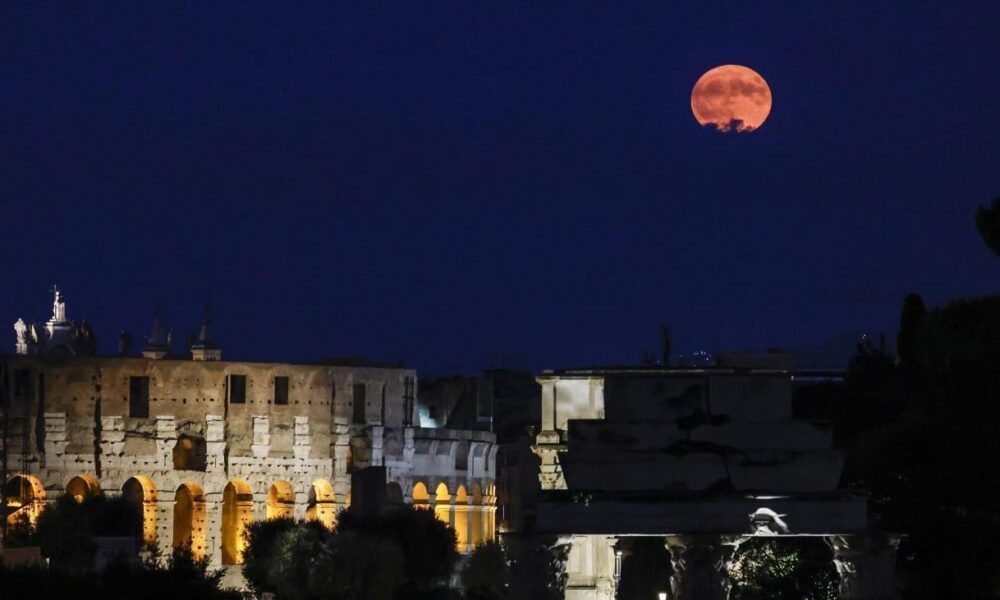 Görenler hayran kaldı! Bir sonraki Süper Mavi Ay için tarih verildi