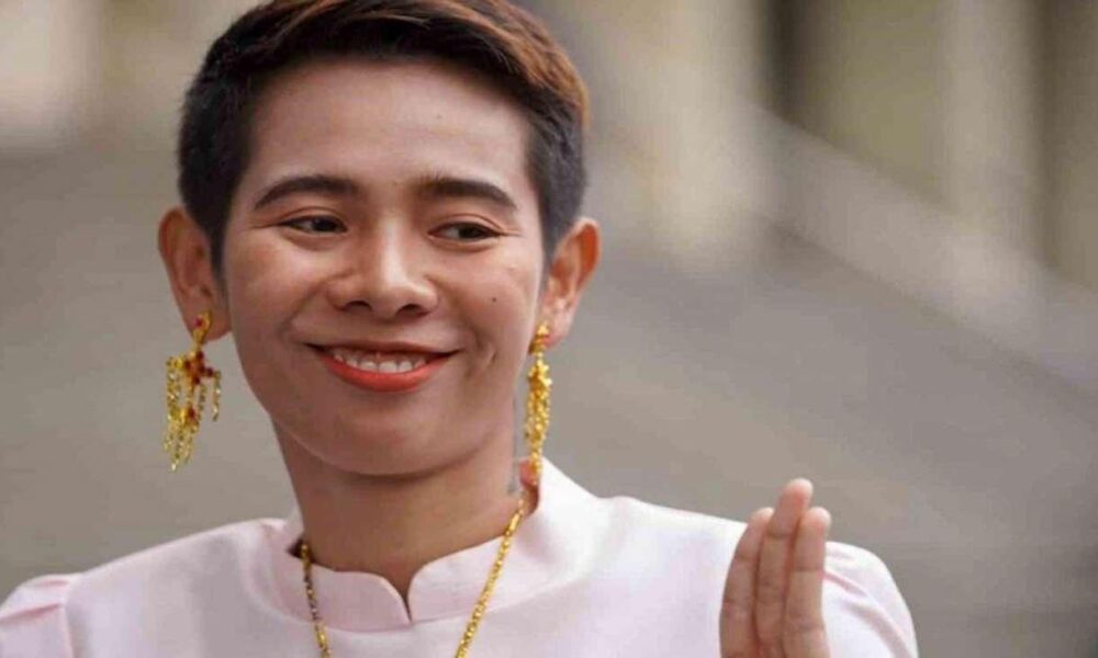 Kraliçenin gazabına uğradı! Tayland’da kraliçeyi taklit etti hapis cezası aldı