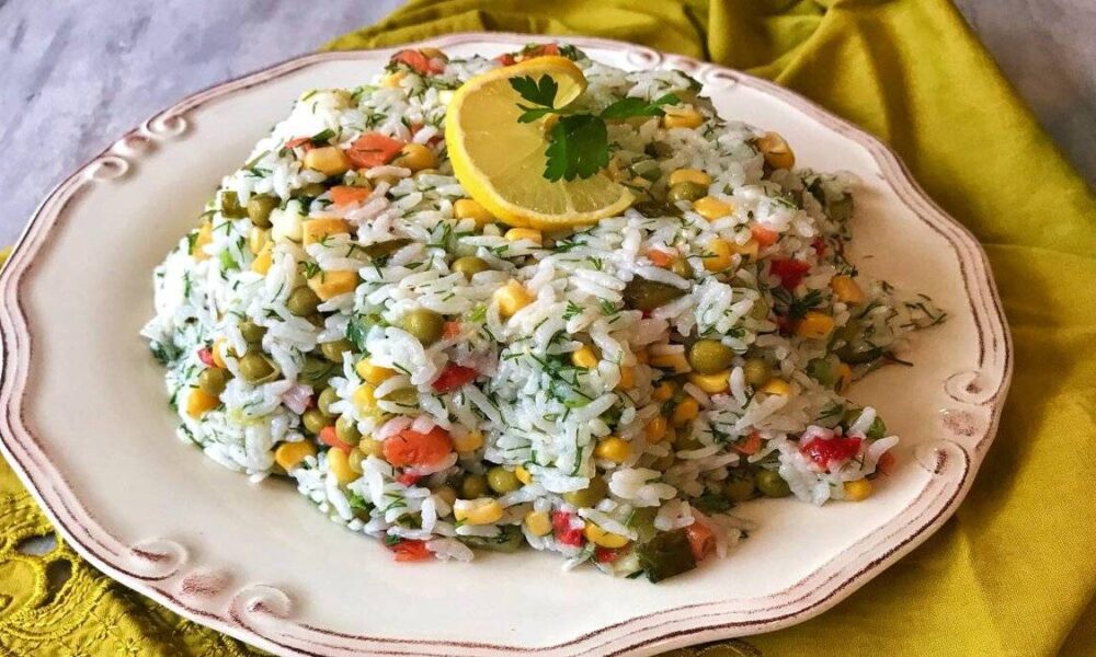 Sofraların yeni favorisi: Lezzet dolu pirinç salatası