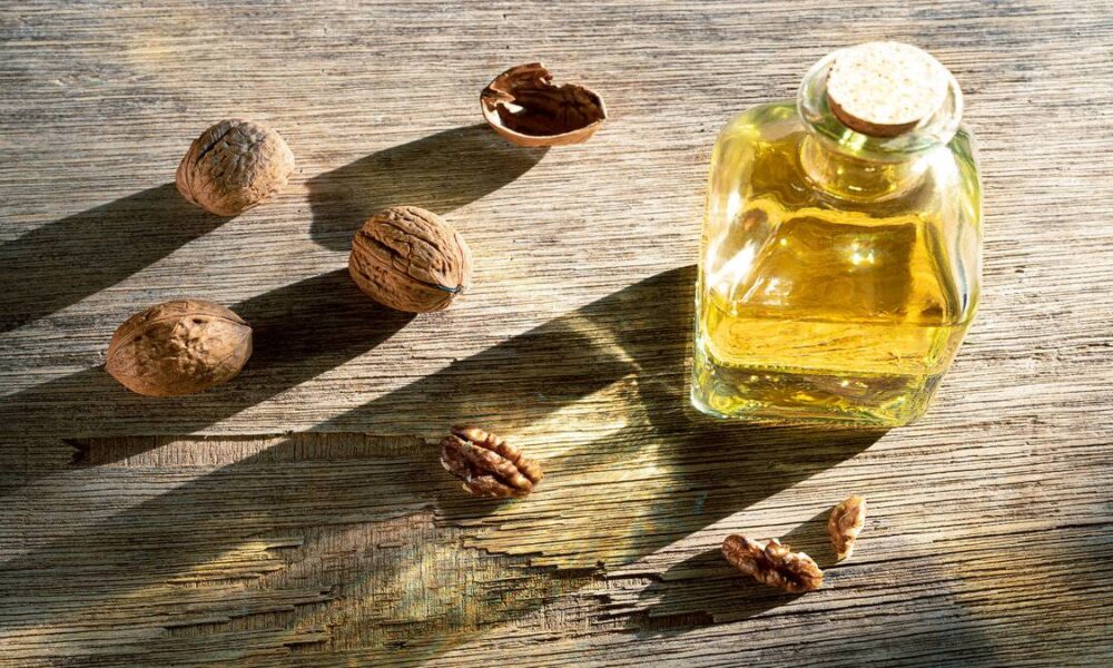 Yüz lekelerine çare: Cevizli zeytinyağı