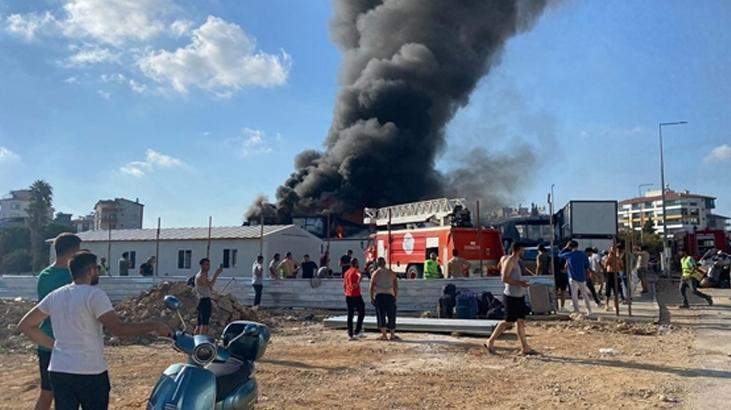 Antalya Serik’te işçilerin kaldığı konteynerler alev alev yandı