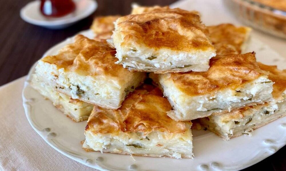 Çayın yanına mükemmel bir eşlikçi: Fırında peynirli börek