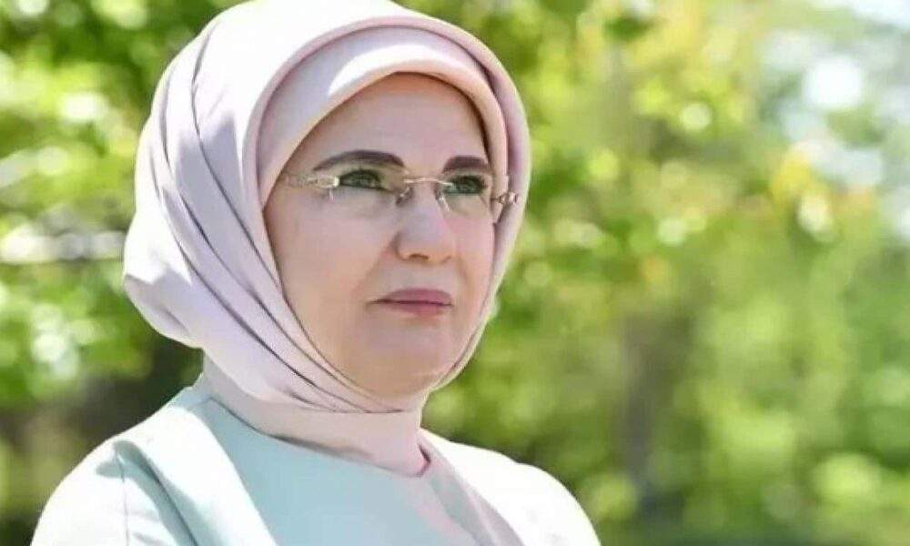 Emine Erdoğan’dan tarihi ameliyata tebrik mesajı!
