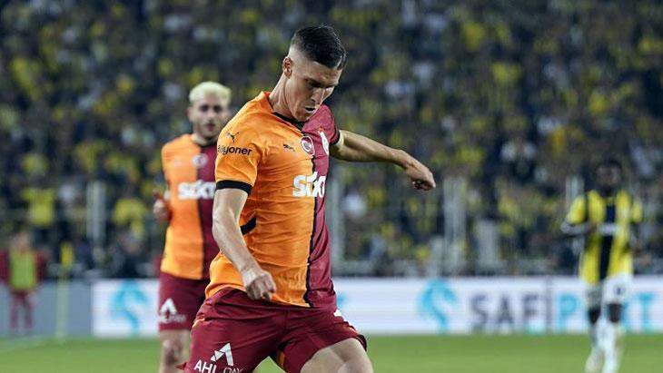 Galatasaray’ın yeni transferi Roland Sallai ilk kez vitrine çıktı