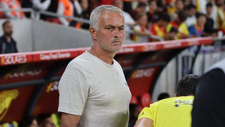 Mourinho futbolculara sert yüzünü gösterdi: Gereğini yaparım