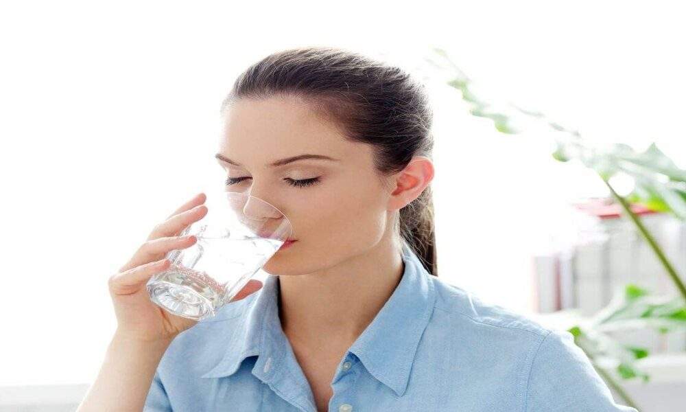 Sabahları aç karnına su için! Faydalarına inanamayacaksınız…