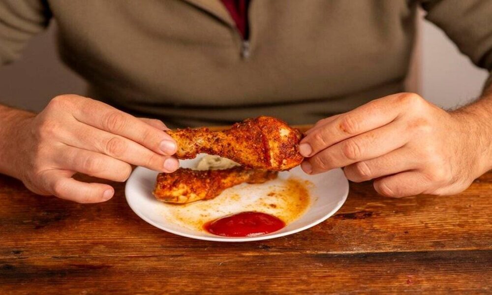 Tavuk yedikten sonra bu belirtileri görüyorsanız dikkat! Zehirlenmiş olabilirsiniz!