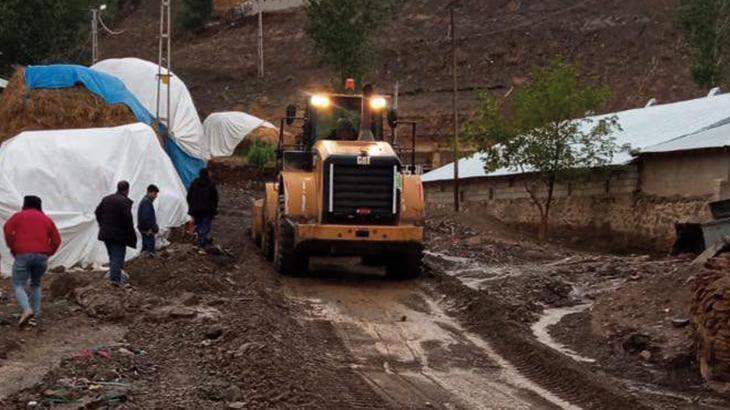 Van’da sağanak hayatı olumsuz etkiledi