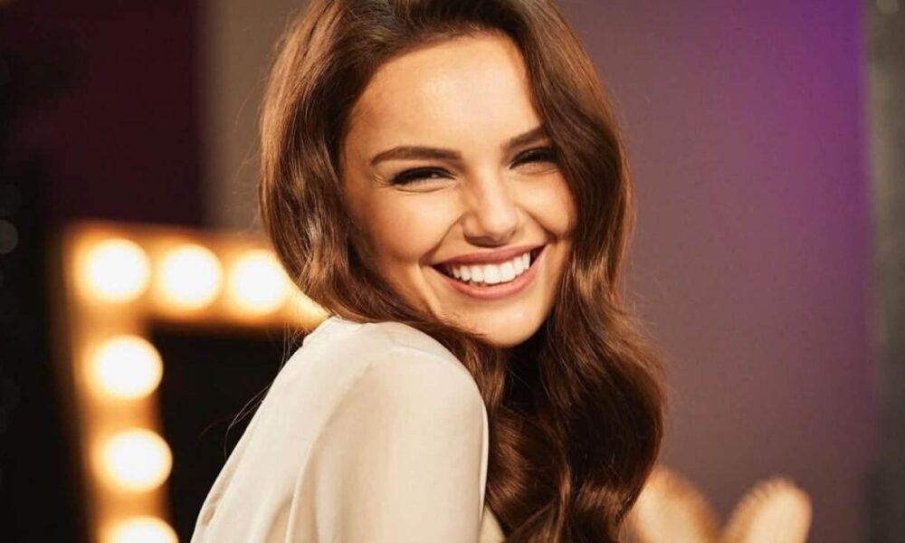 Yağmur Tanrısevsin’den Yusuf Dikeç pozu! İstanbul Boğazı’nda startı böyle verdi