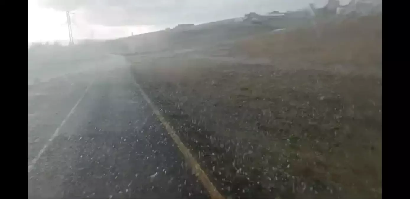 Ağrı’da Ceviz Büyüklüğünde Dolu Yağışı