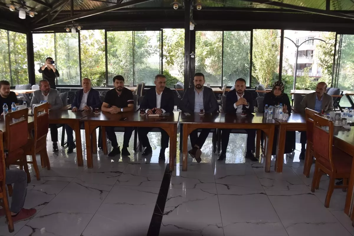 AK Parti Batman’da Toplantı Düzenledi