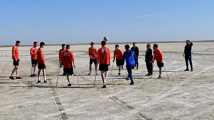 Ampute Milli Takımımız kuruyan göl üzerinde antrenman yaptı