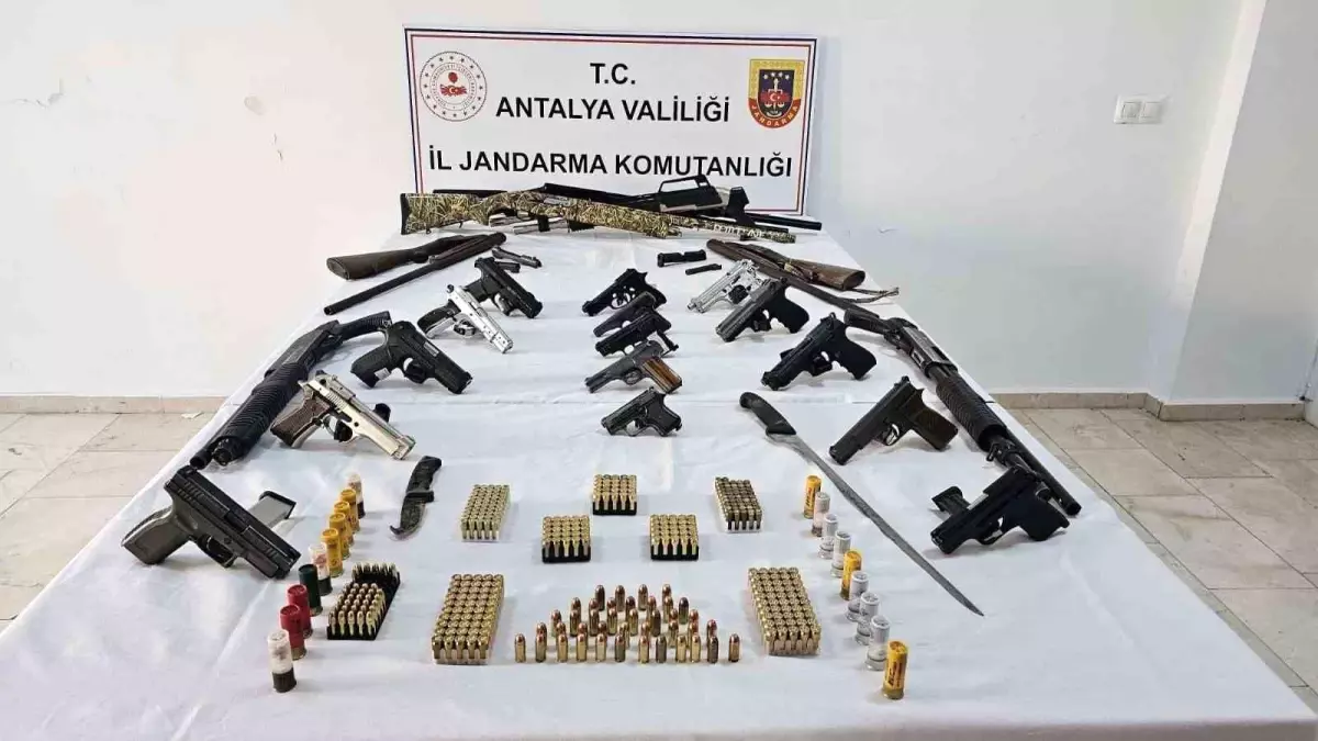 Antalya’da Silah Operasyonu: 15 Adreste Ele Geçirildi