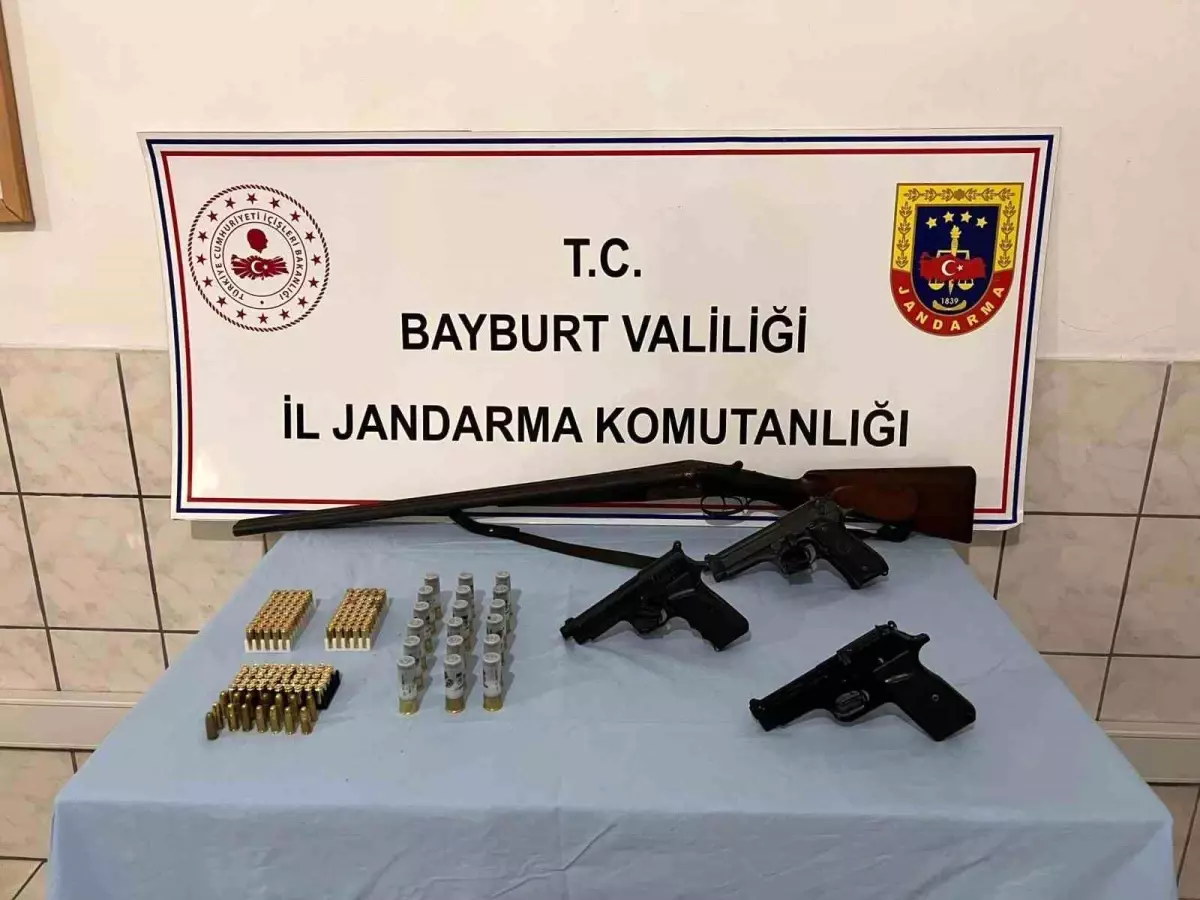 Bayburt’ta Silah Kaçakçılığı Operasyonu