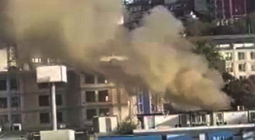 Beşiktaş’ta inşaatta yangın! İşçiler dumandan etkilendi