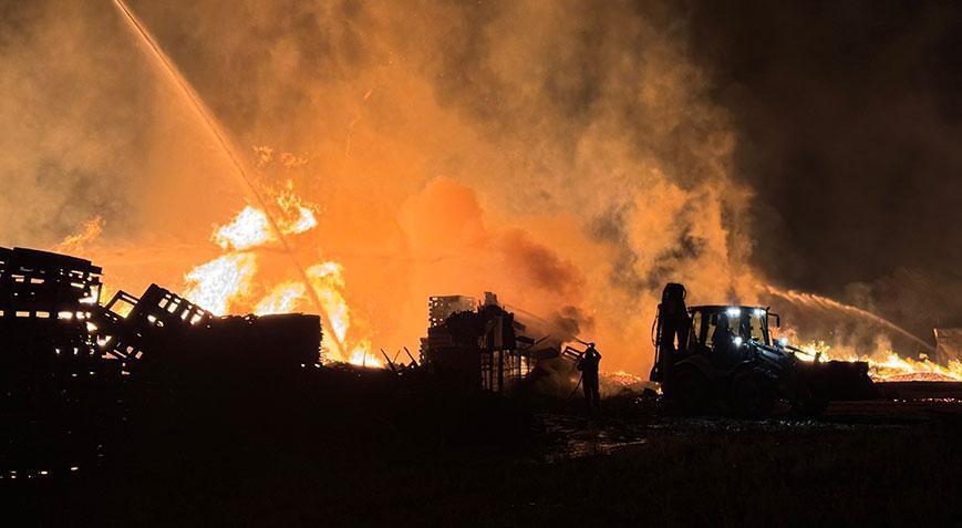 Bursa’da palet fabrikasında korkutan yangın!