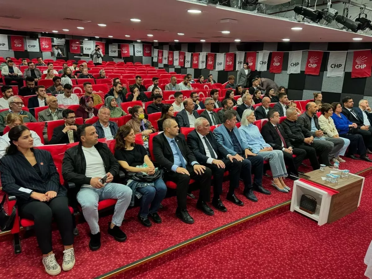 CHP Bilecik İl Gençlik Kolları Kongresi’nde Koltuklar Boş Kaldı