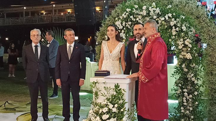 CHP lideri Özel, Hatay’da nikah şahitliği yaptı