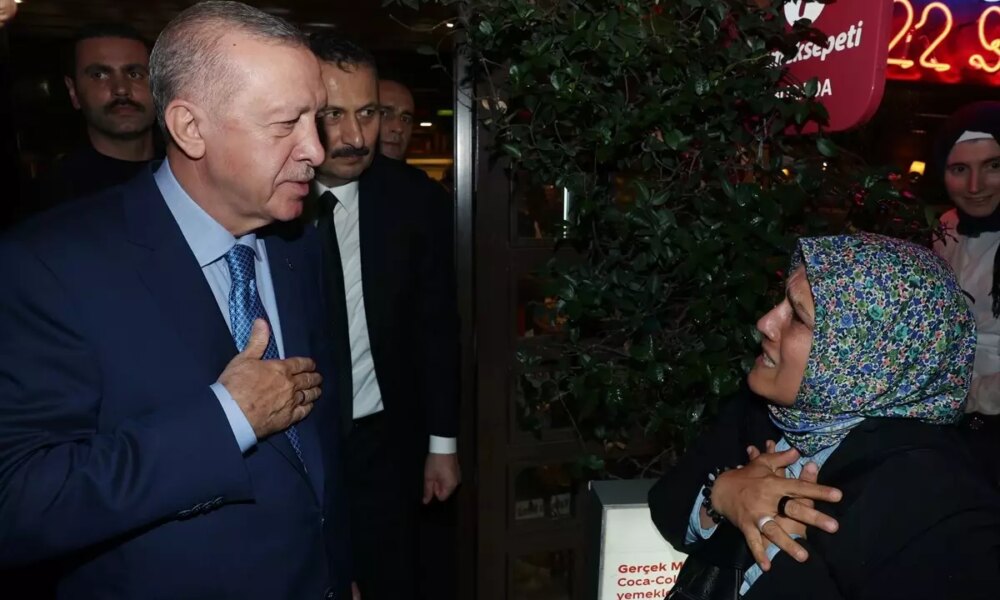 Cumhurbaşkanı Erdoğan, Çengelköy’de Vatandaşlarla Bir Araya Geldi