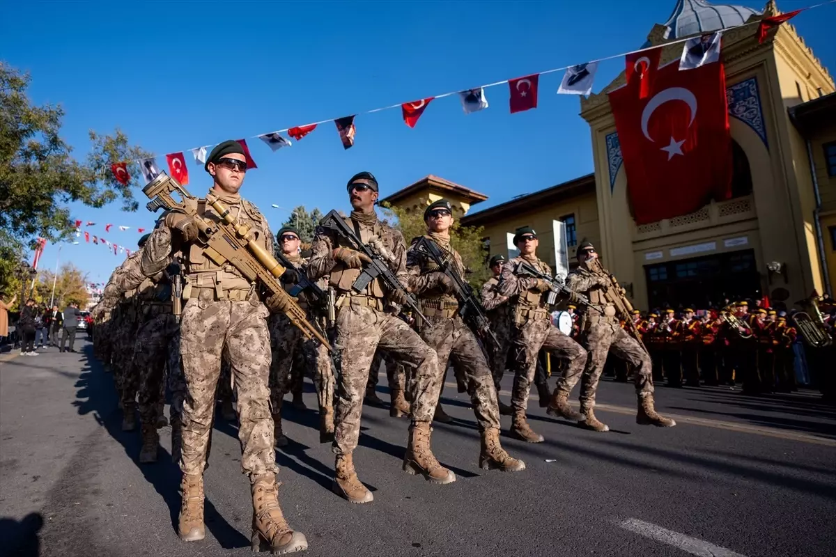 Cumhuriyet Bayramı Resmi Geçidi Ankara’da Yapıldı
