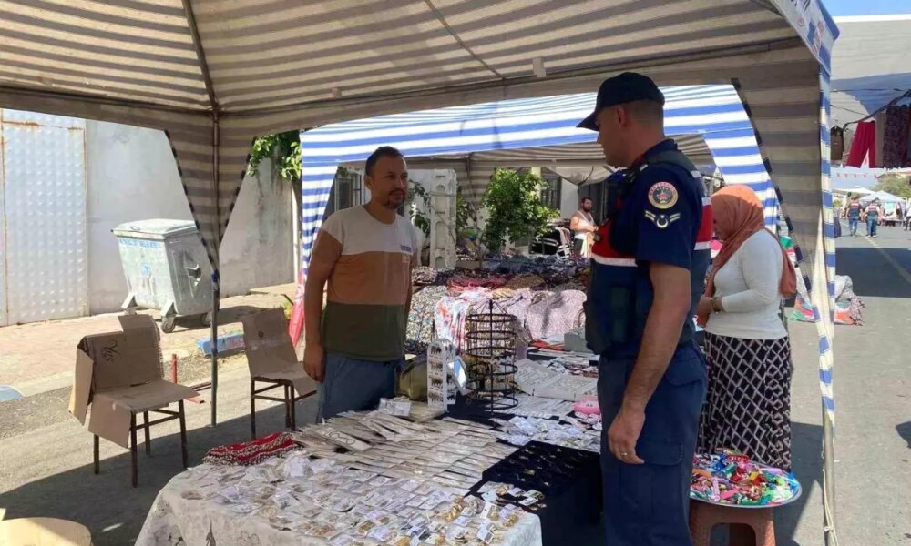 Karacasu’daki Zeytin Festivali’nde Jandarmadan Esnafa Güvenlik Bilgilendirmesi