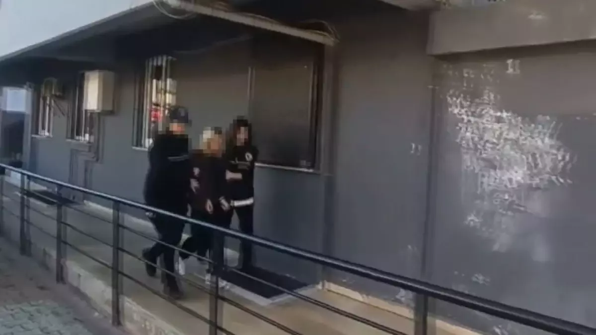 Kızı Babasını Bıçaklayarak Öldürdü