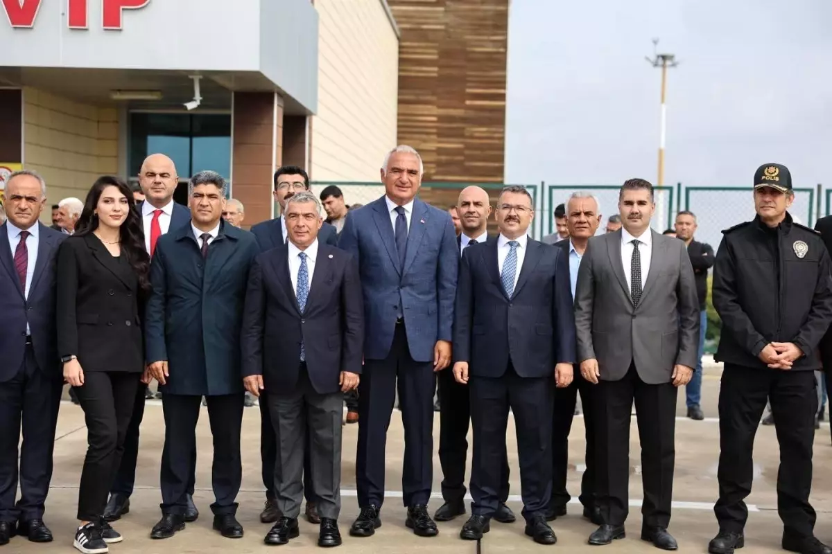 kultur-ve-turizm-bakani-mehmet-nuri-ersoy-igdirda-89HIhrzr.jpg