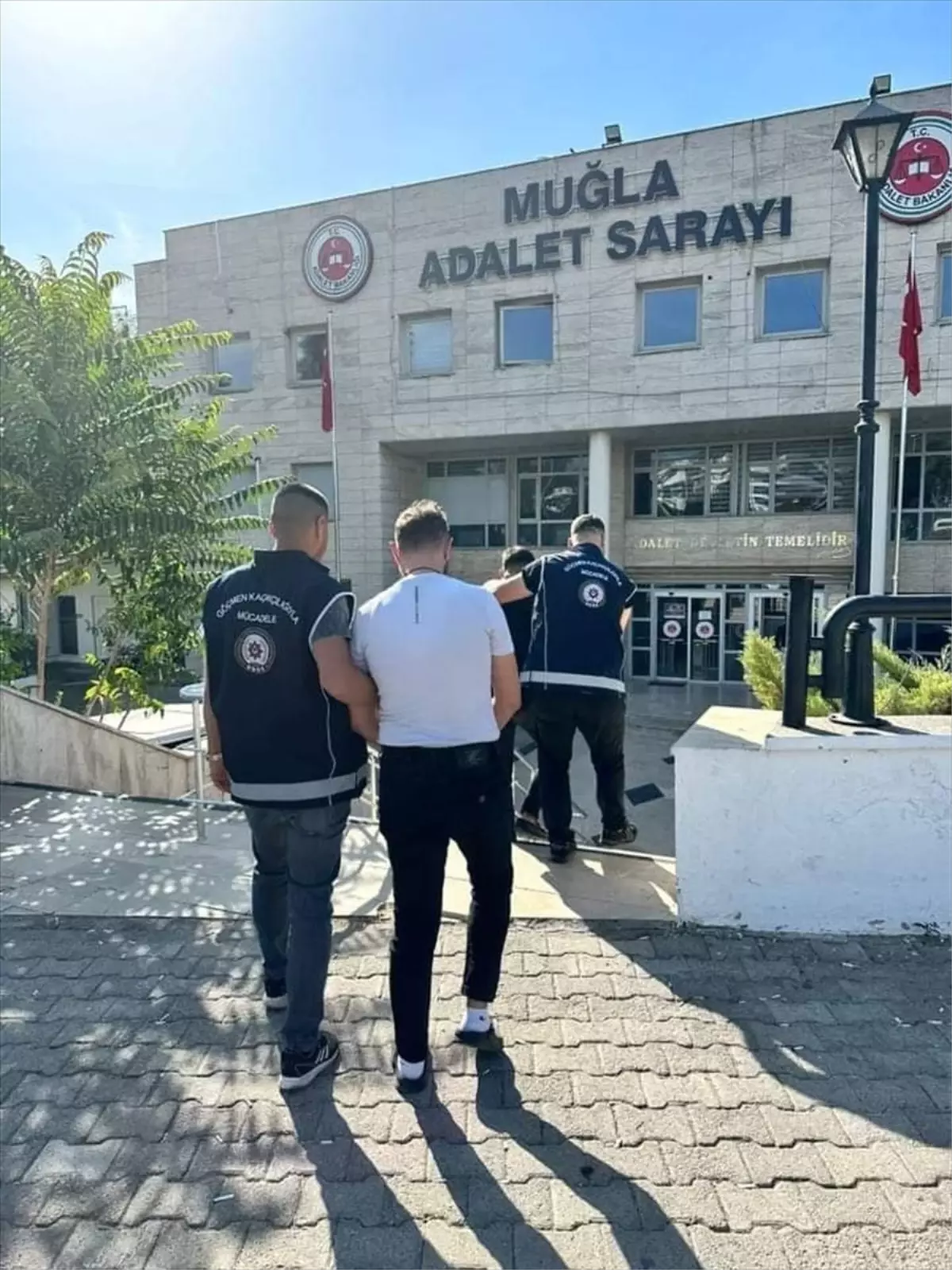 Muğla’da Göçmen Kaçakçılığı Operasyonu: İki Tutuklama