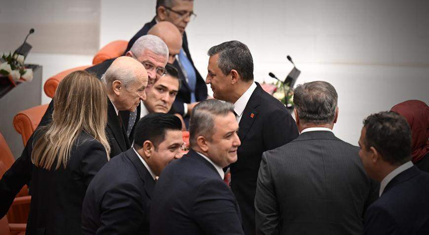 Özel ve Bahçeli yeni yasama yılı resepsiyonunda sohbet etti