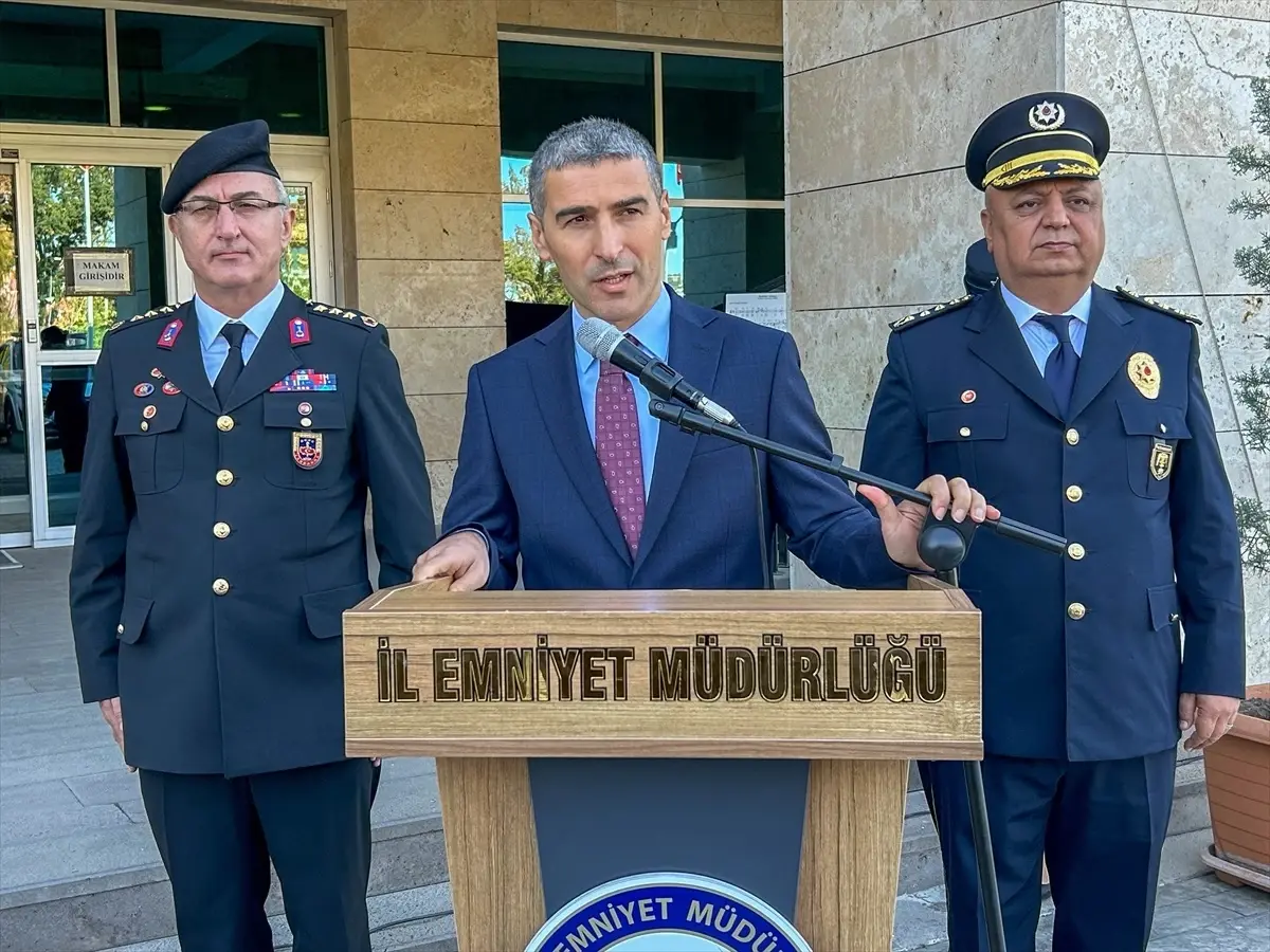 Uşak’ta jandarma ve emniyete yeni araçları teslim edildi