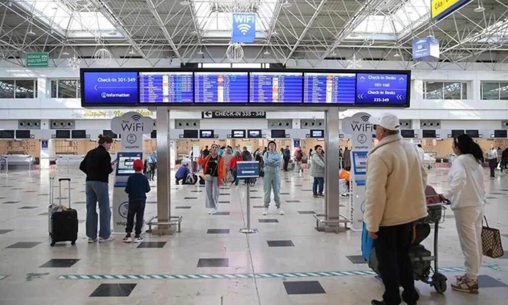 Yeni doğmuş bebeği klozete bırakıp kaçmaya çalışan 2 Rus yakalandı