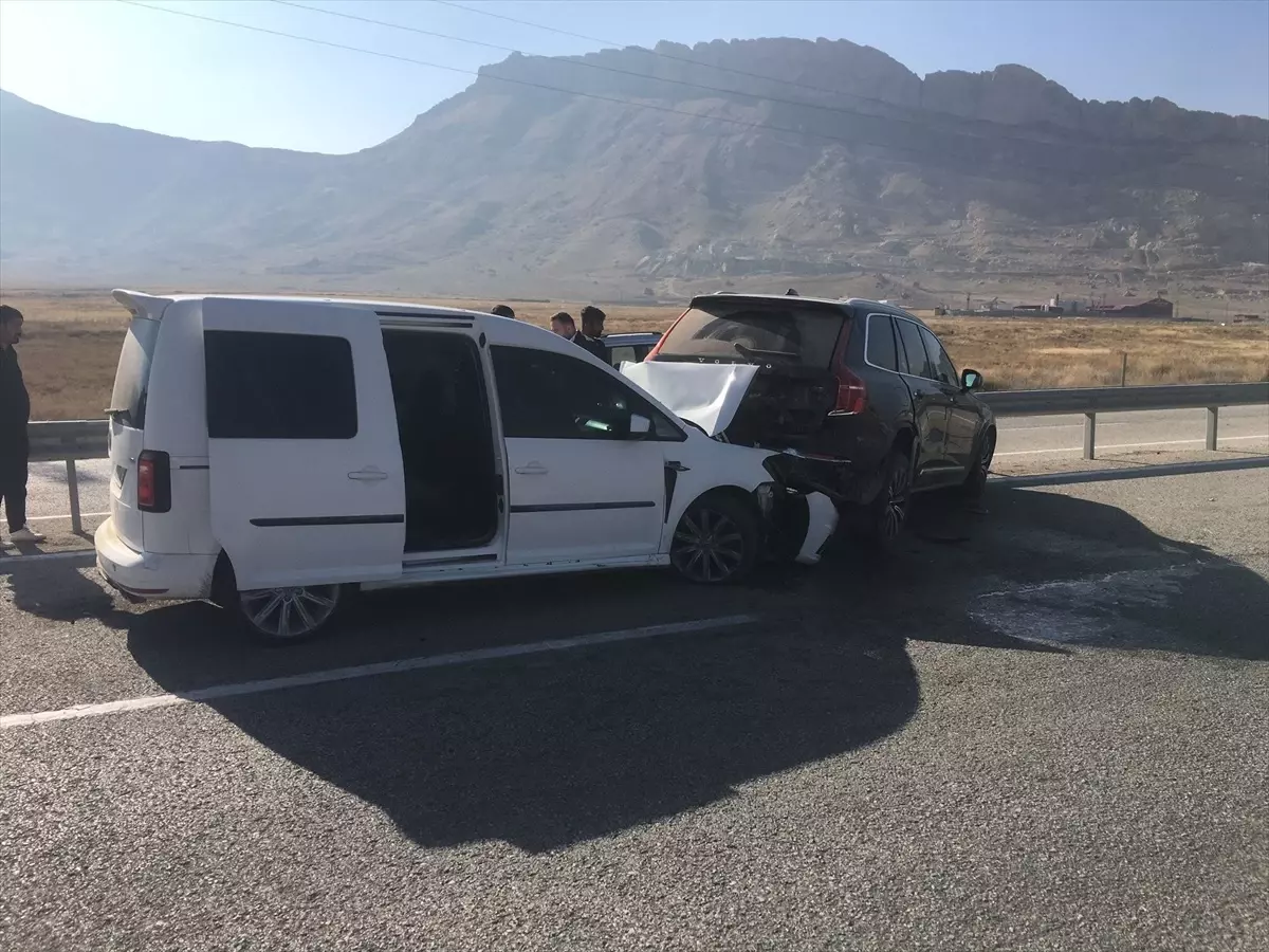 Ağrı’da İki Trafik Kazası: 9 Yaralı