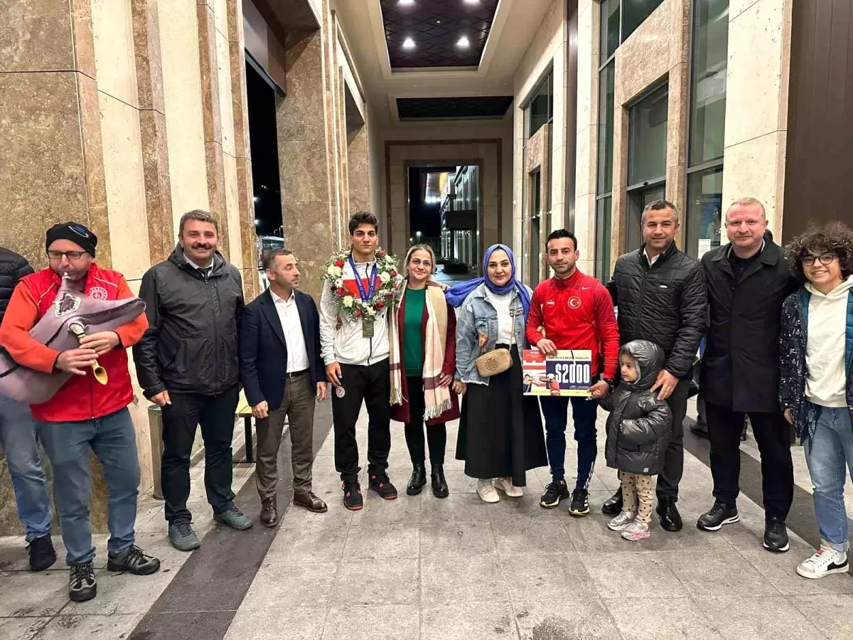 Alperen Yılmaz Rize’ye Dünya 3.’sü Olarak Döndü