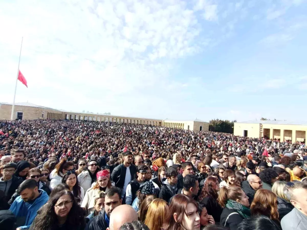 Altıeylül Belediyespor U12 Takımı, Ata’nın huzuruna çıktı