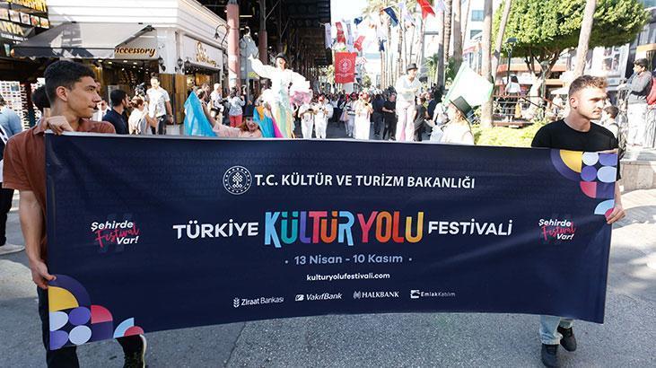 Antalya’da Türkiye Kültür Yolu Festivali coşkusu