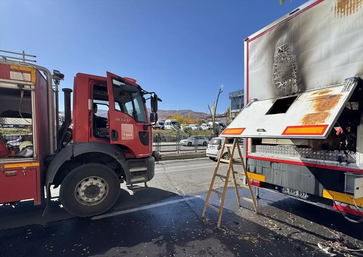 Bingöl’de Banka Tırında Yangın