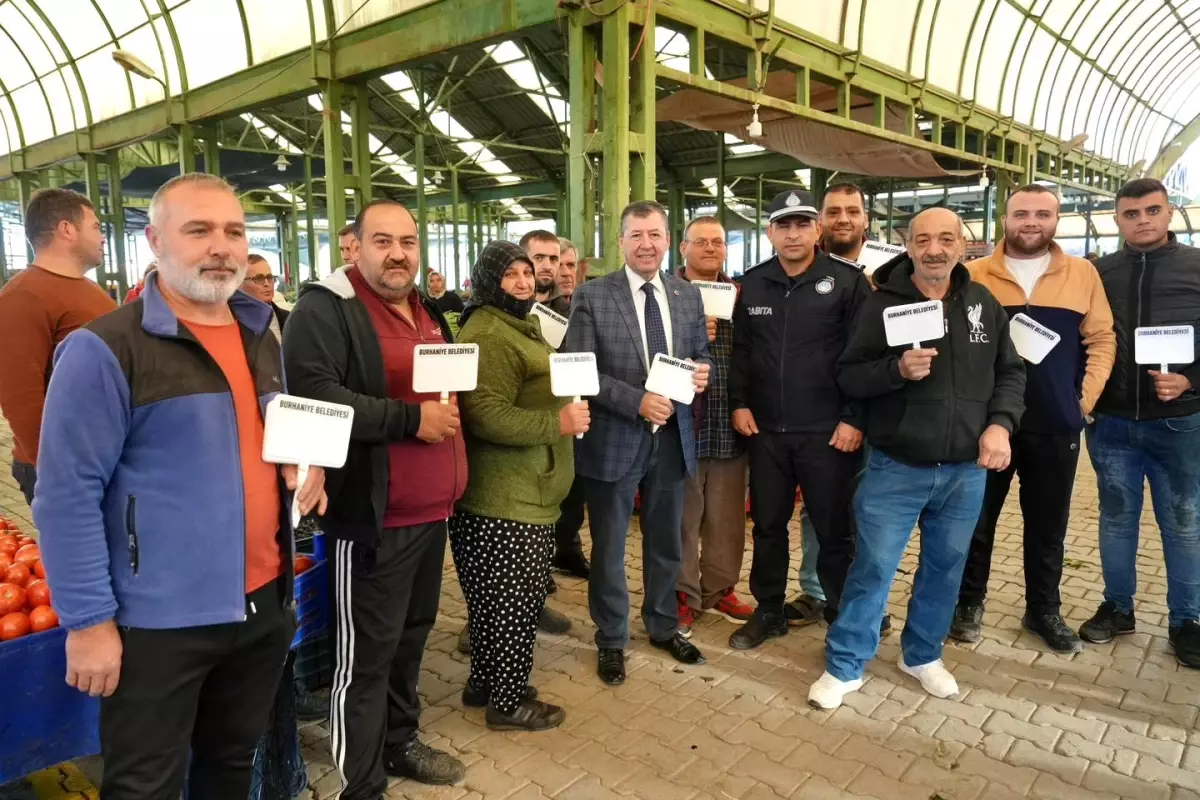 Burhaniye Belediyesi’nden Pazar Esnafına Ücretsiz Fiyat Etiketi Desteği