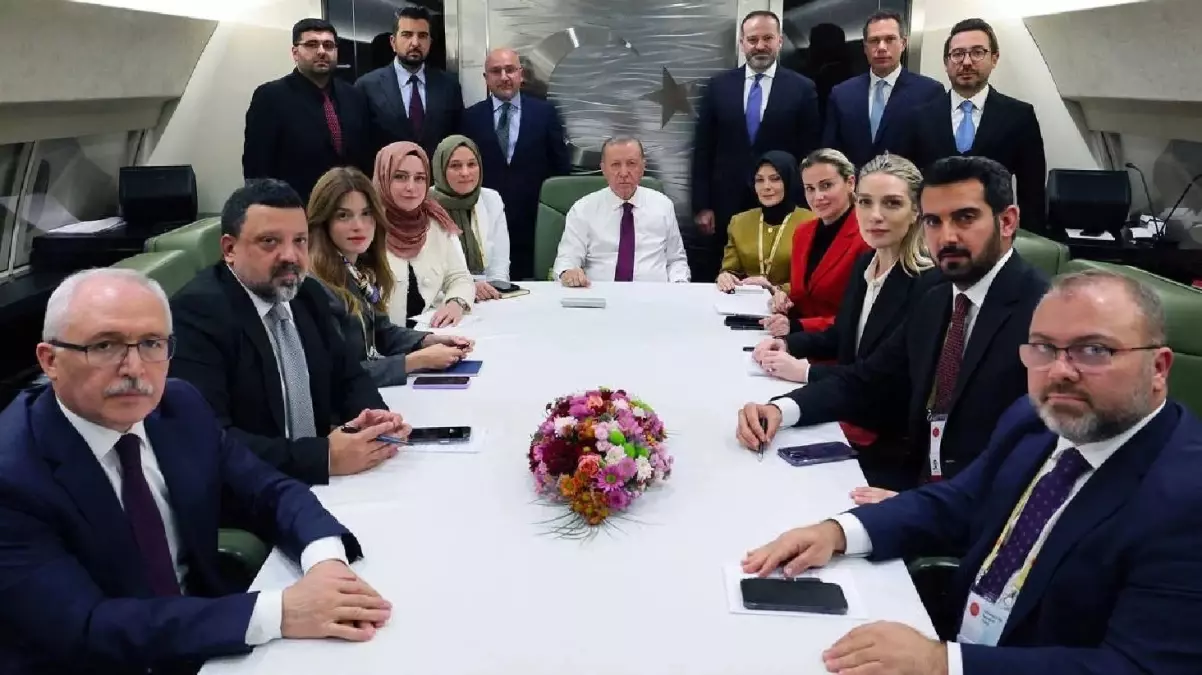 Cumhurbaşkanı Erdoğan’ın uçağında “adaylık” sorusunun yasaklandığı iddia edildi