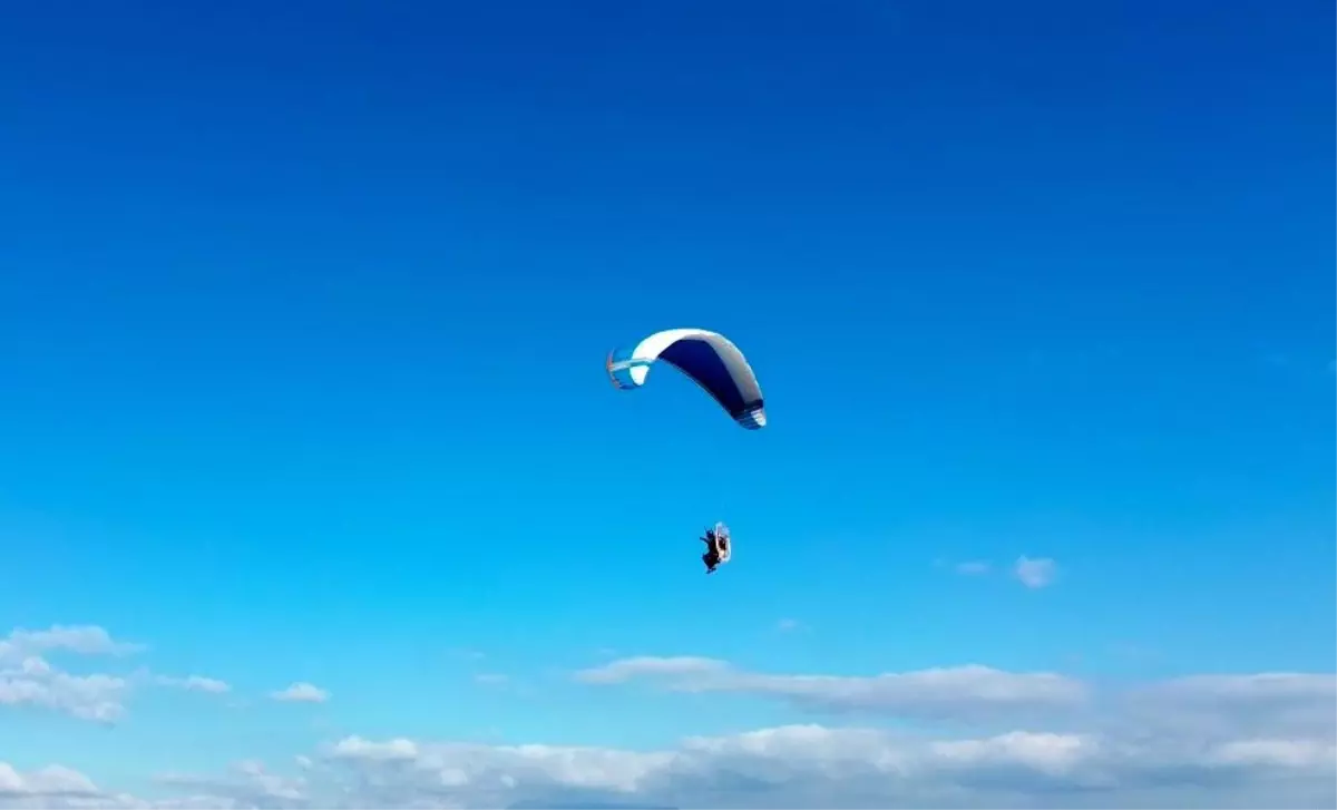 Düzce’de Paramotor Gösterisi