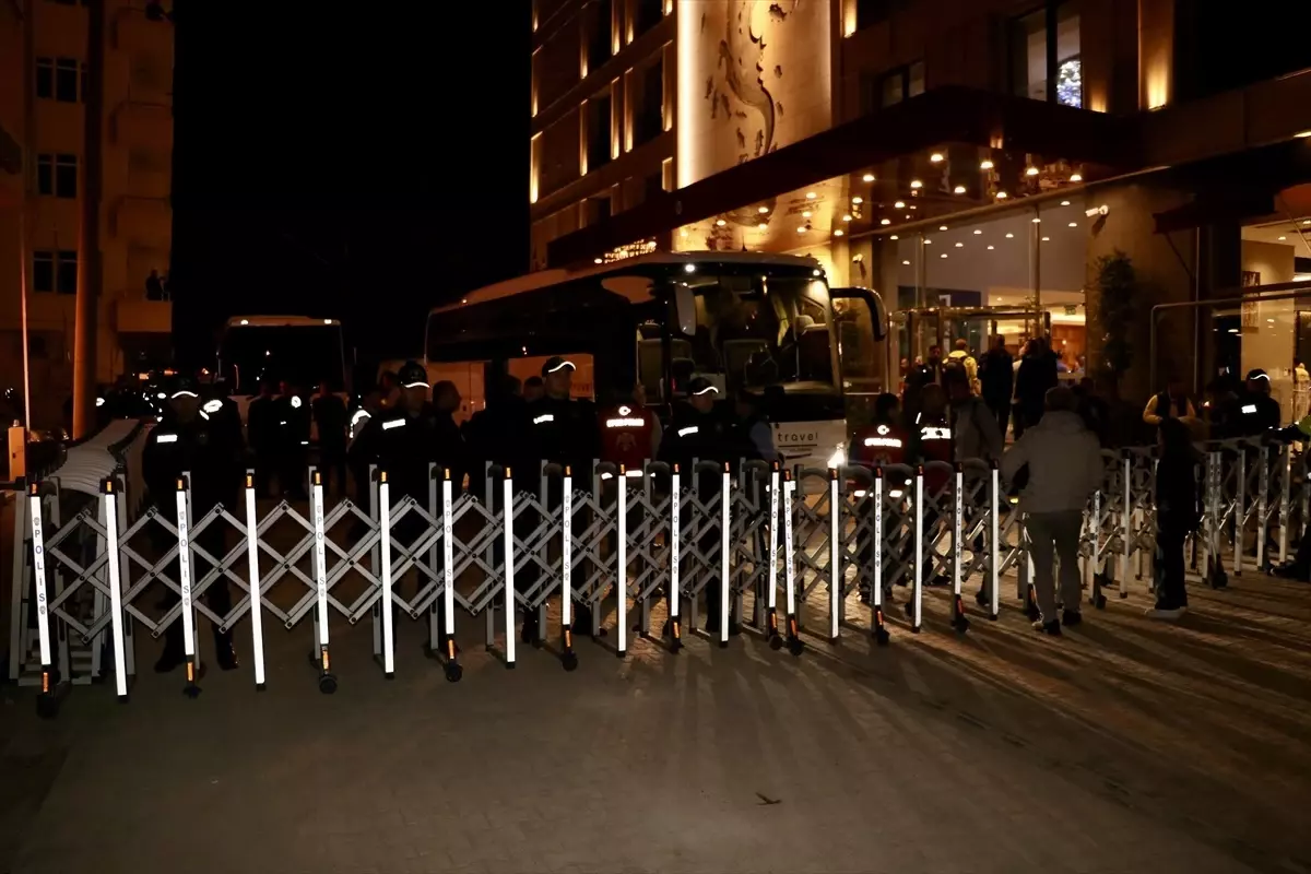 Fenerbahçe Trabzon’da Taraftarla Buluştu