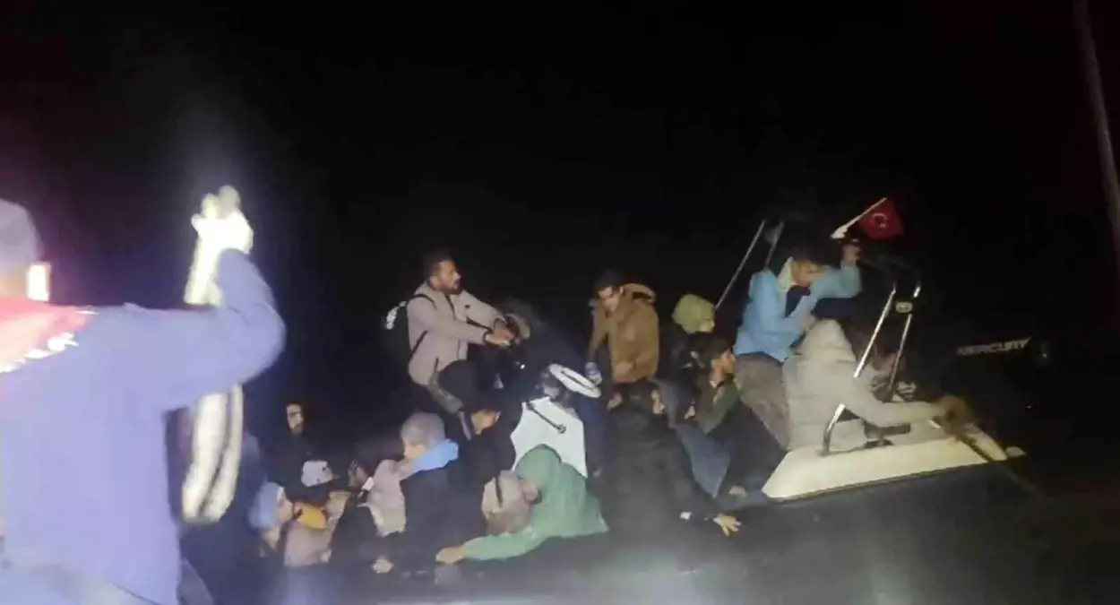 Fethiye’de Lastik Bot Kurtarıldı