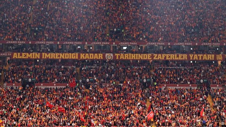 Galatasaray’da 500 bin kişi aranıyor!