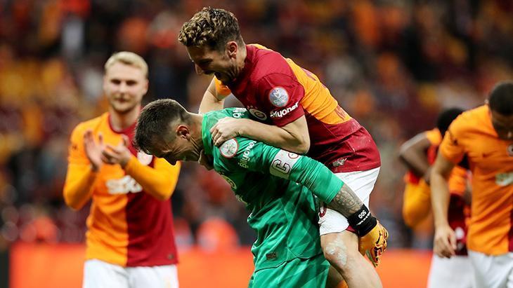 Galatasaray’da sıcak gelişme! Muslera ve Mertens kararı