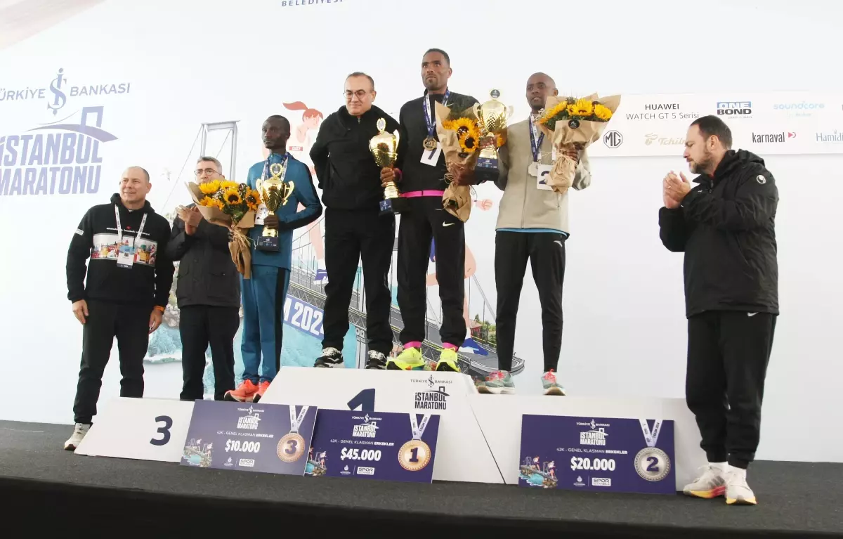 İstanbul Maratonu’nda Başarı Ödülleri Dağıtıldı
