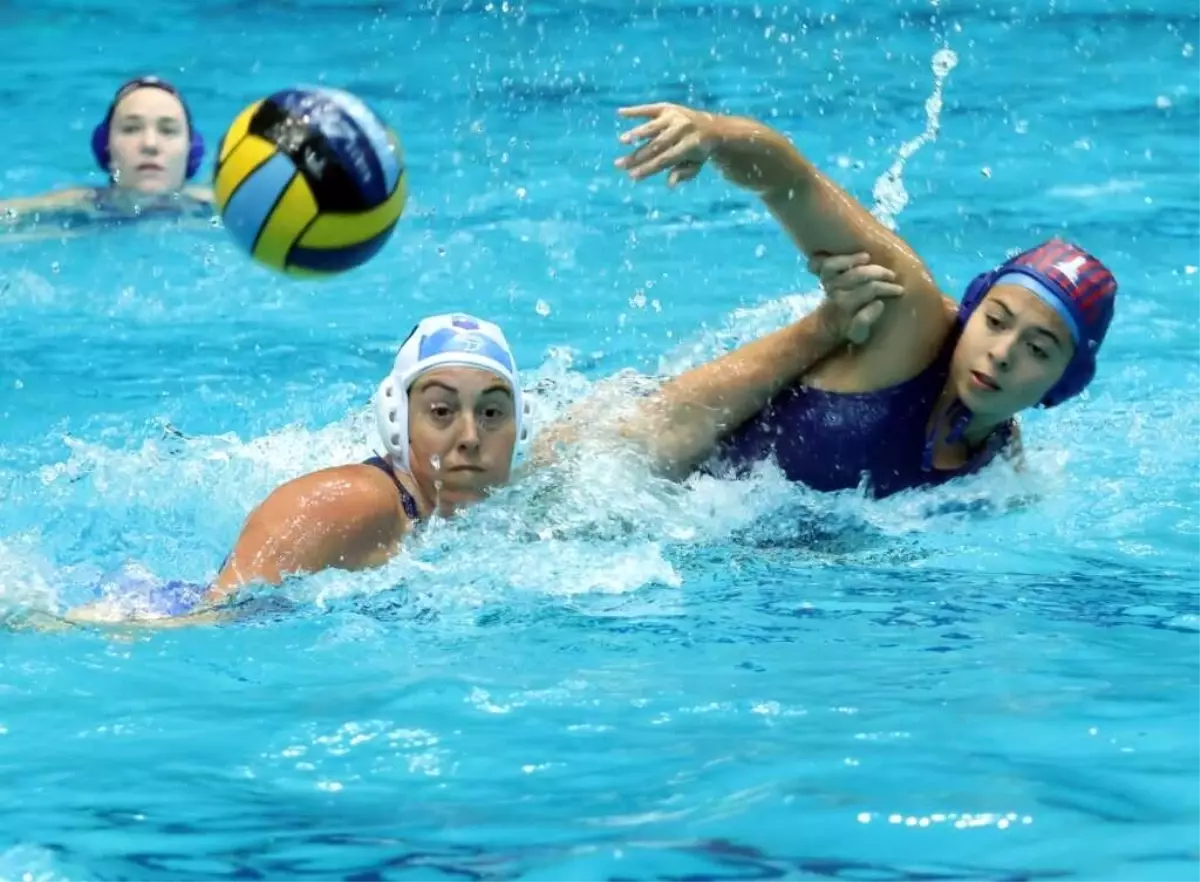 İzmir Büyükşehir Belediyesi Sutopu Kadın Takımı Namağlup Final 8’e Yükseldi