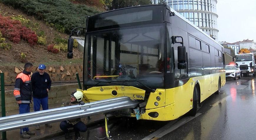 Kadıköy korkunç kaza! İETT otobüsü bariyere ok gibi saplandı