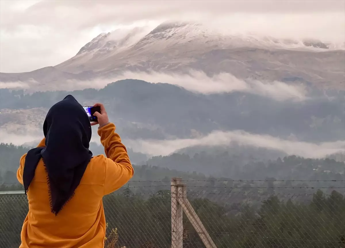 Kaş’ta İlk Kar Yağdı