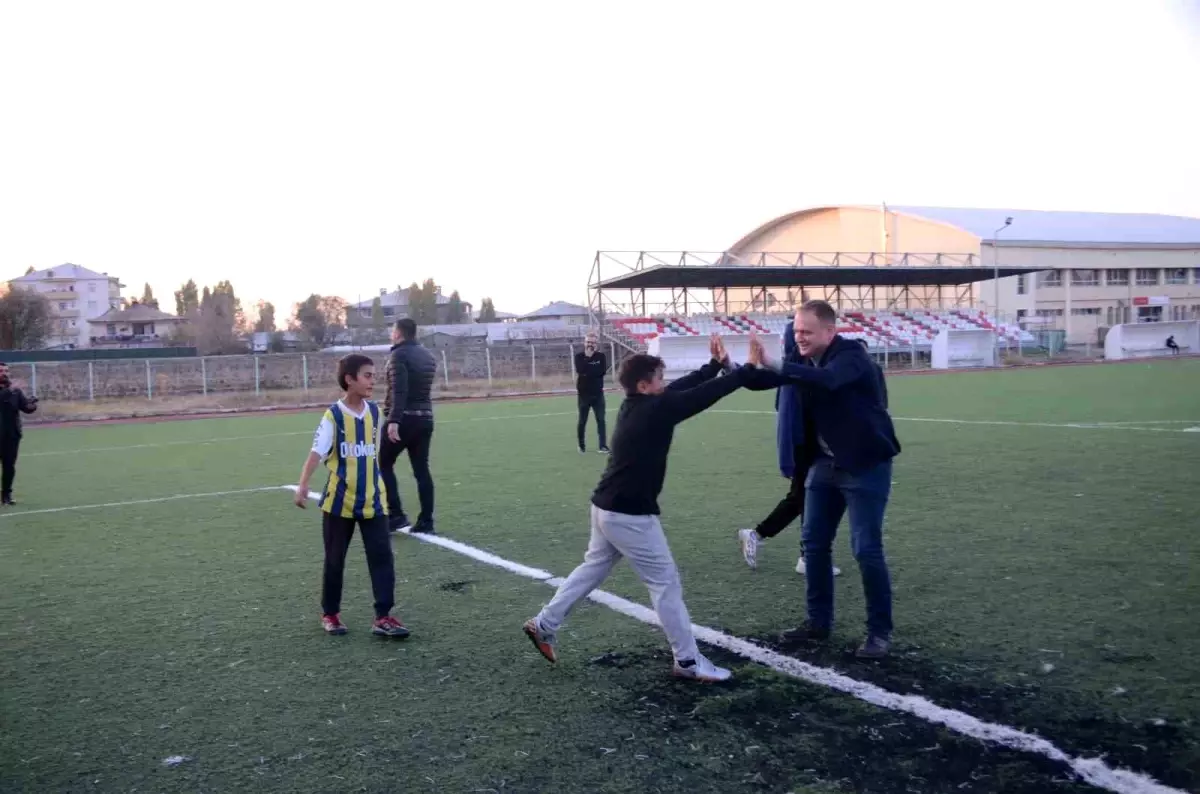 Kaymakam Koşansu’dan Çocuklarla Futbol Keyfi